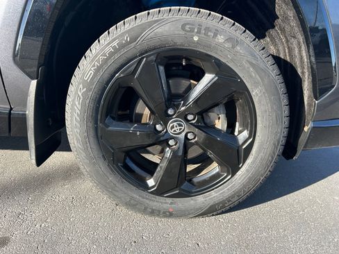 Used 2020 Toyota RAV4 XSE image 31