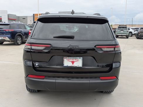 Used 2024 Jeep Grand Cherokee L Laredo RWD image 4