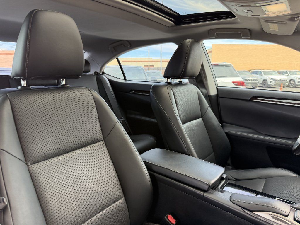 Used 2016 Lexus ES 350 w/ Navigation System Package FWD image 36