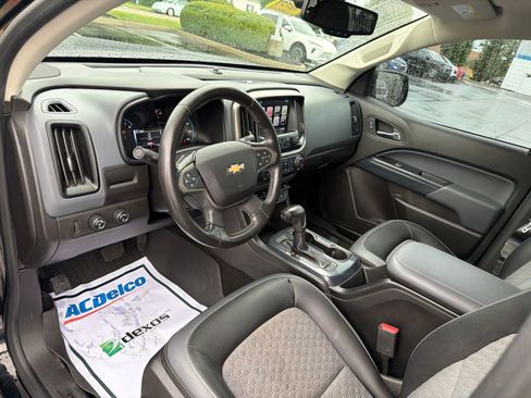 Used 2017 Chevrolet Colorado Z71 AWD/4WD image 9