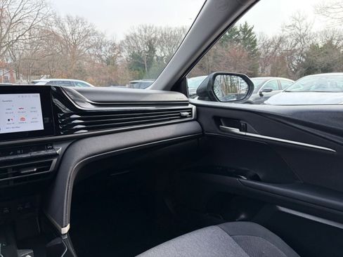 Used 2025 Toyota Camry LE image 34