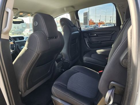 Used 2017 Chevrolet Traverse LT image 11