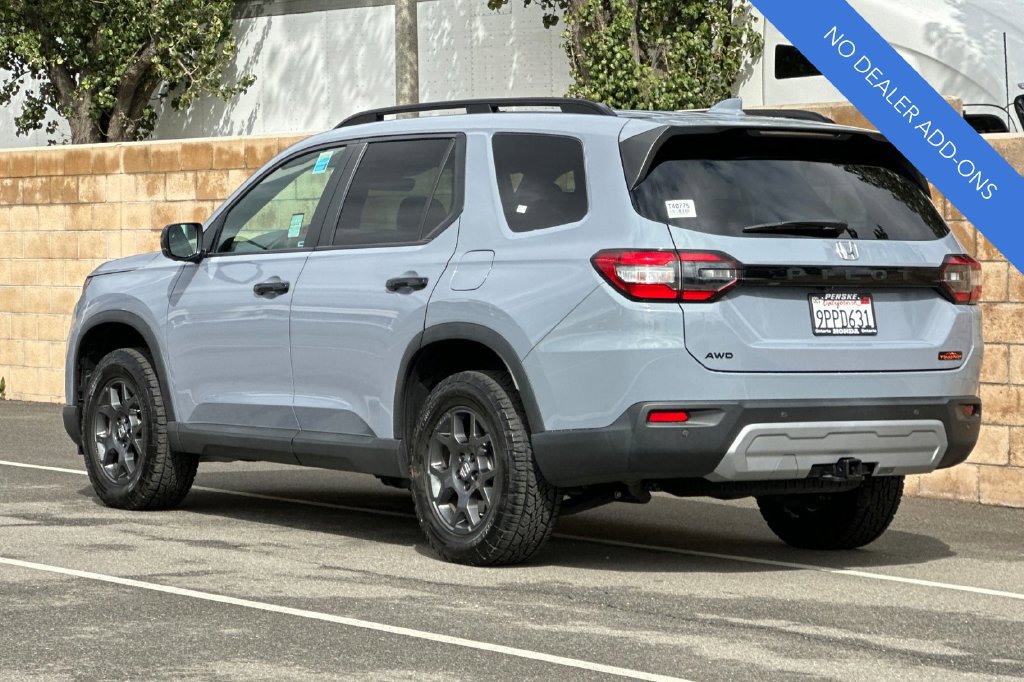 Certified 2025 Honda Pilot TrailSport image 6