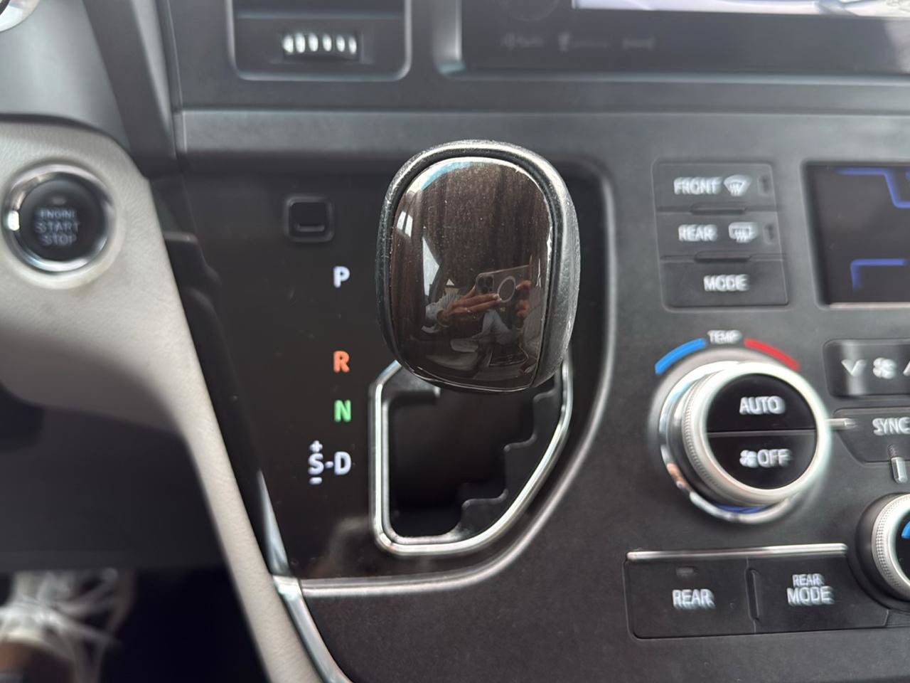Used 2017 Toyota Sienna XLE w/ XLE Navigation Package FWD image 28