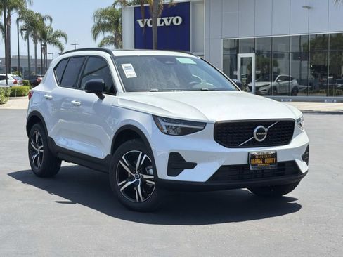 New 2026 Volvo XC40 B5 Core AWD/4WD image 1