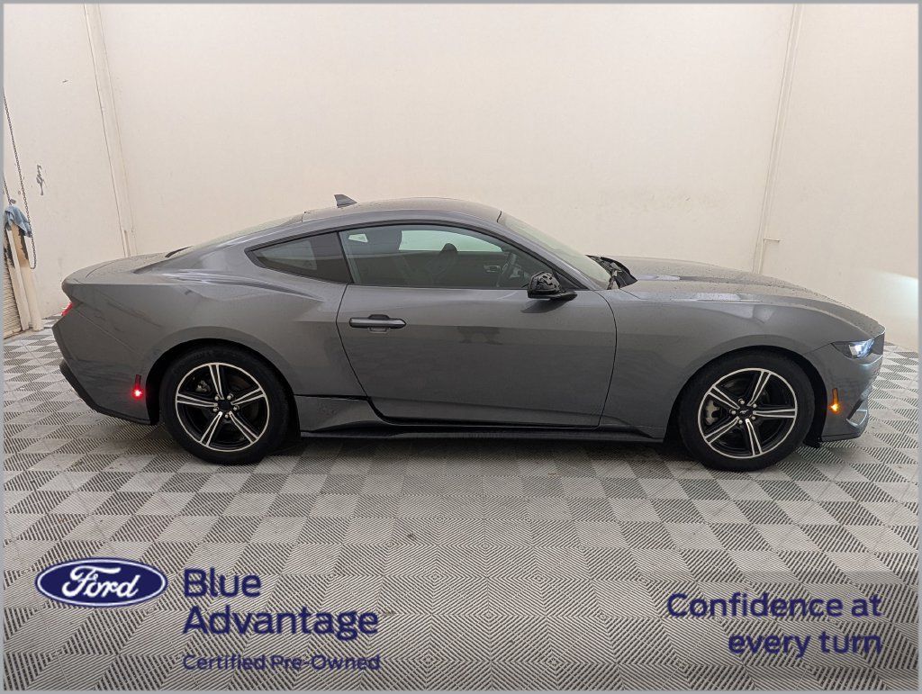 Used 2025 Ford Mustang Coupe RWD image 2