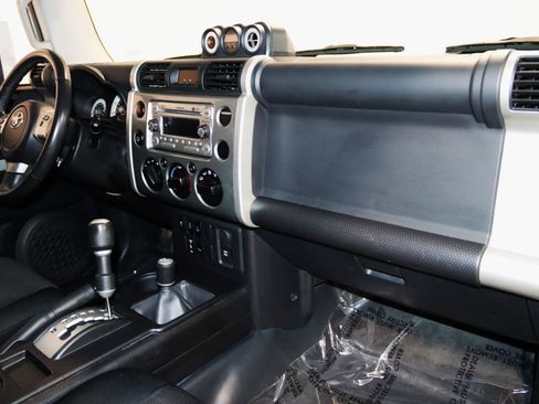 Used 2012 Toyota FJ Cruiser 4WD w/ Upgrade Pkg image 56