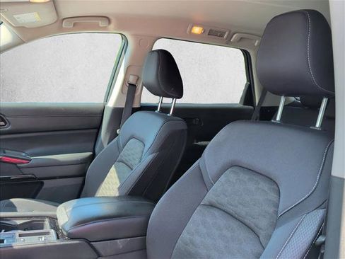 Used 2024 Nissan Pathfinder SV FWD image 11