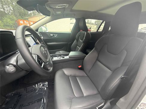 Used 2025 Volvo V60 B5 Cross Country Plus AWD/4WD image 11