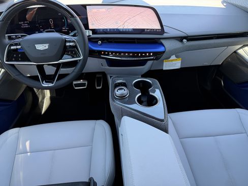 New 2026 Cadillac Optiq Luxury 1 image 16