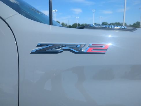 Certified 2025 Chevrolet Silverado 2500 ZR2 w/ Technology Package AWD/4WD image 11