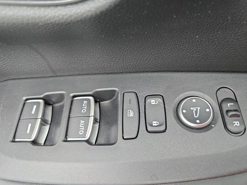 Used 2025 Honda HR-V EX-L image 27