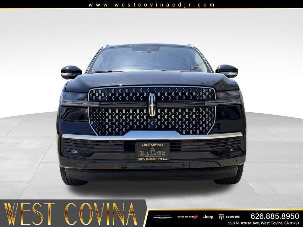 Used 2025 Lincoln Navigator Reserve AWD/4WD image 3