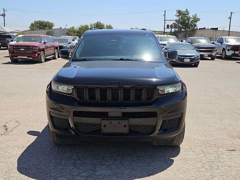 Used 2025 Jeep Grand Cherokee L Altitude AWD/4WD image 3