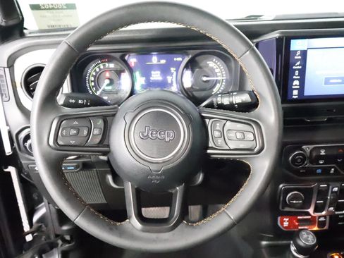 Used 2024 Jeep Wrangler Unlimited AWD/4WD image 29