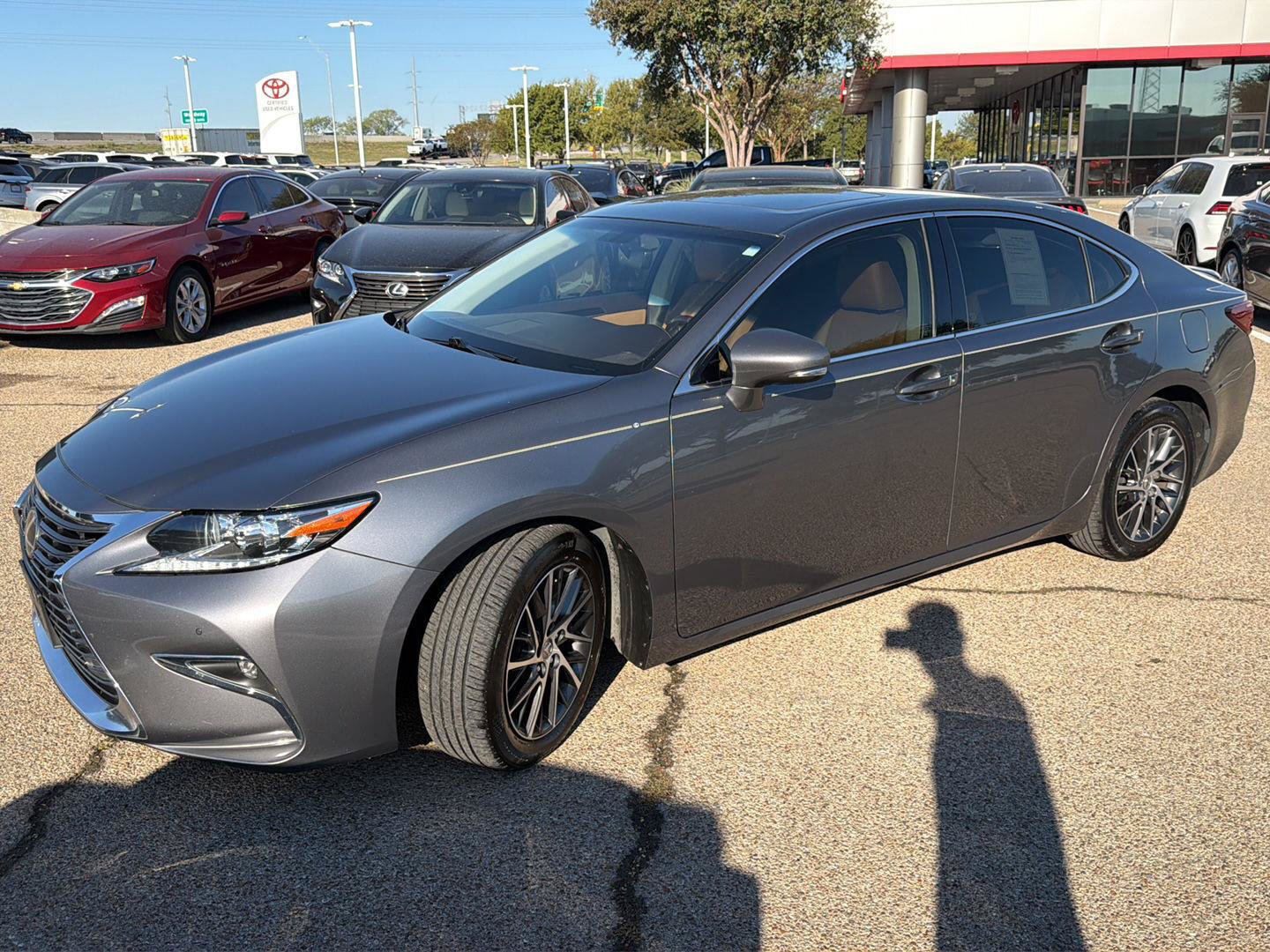 Used 2016 Lexus ES 350 w/ Premium Package w/Wood Trim FWD image 7
