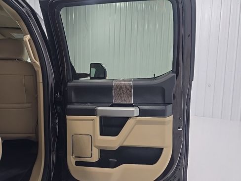 Used 2018 Ford F250 Lariat w/ Chrome Package image 20