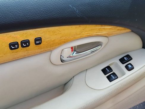 Used 2002 Lexus SC 430 Convertible RWD image 17