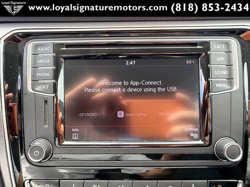 Used 2018 Volkswagen Passat 2.0T R-Line w/ R-Line Lighting Package FWD image 24