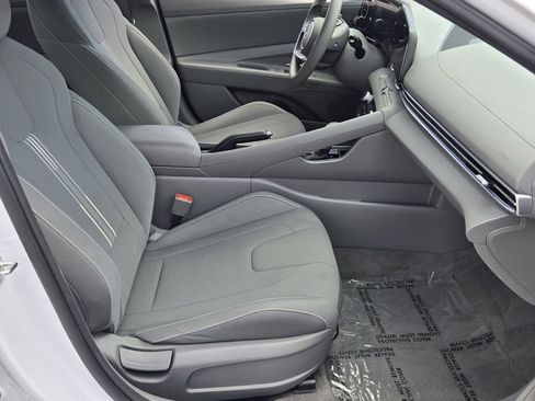 Certified 2024 Hyundai Elantra SEL FWD image 17