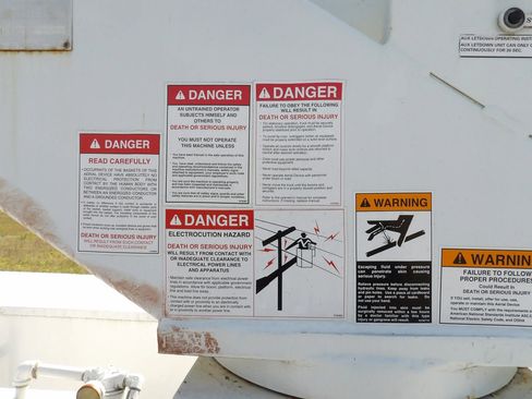 Used 2007 Ford F550 2WD Regular Cab Super Duty image 26