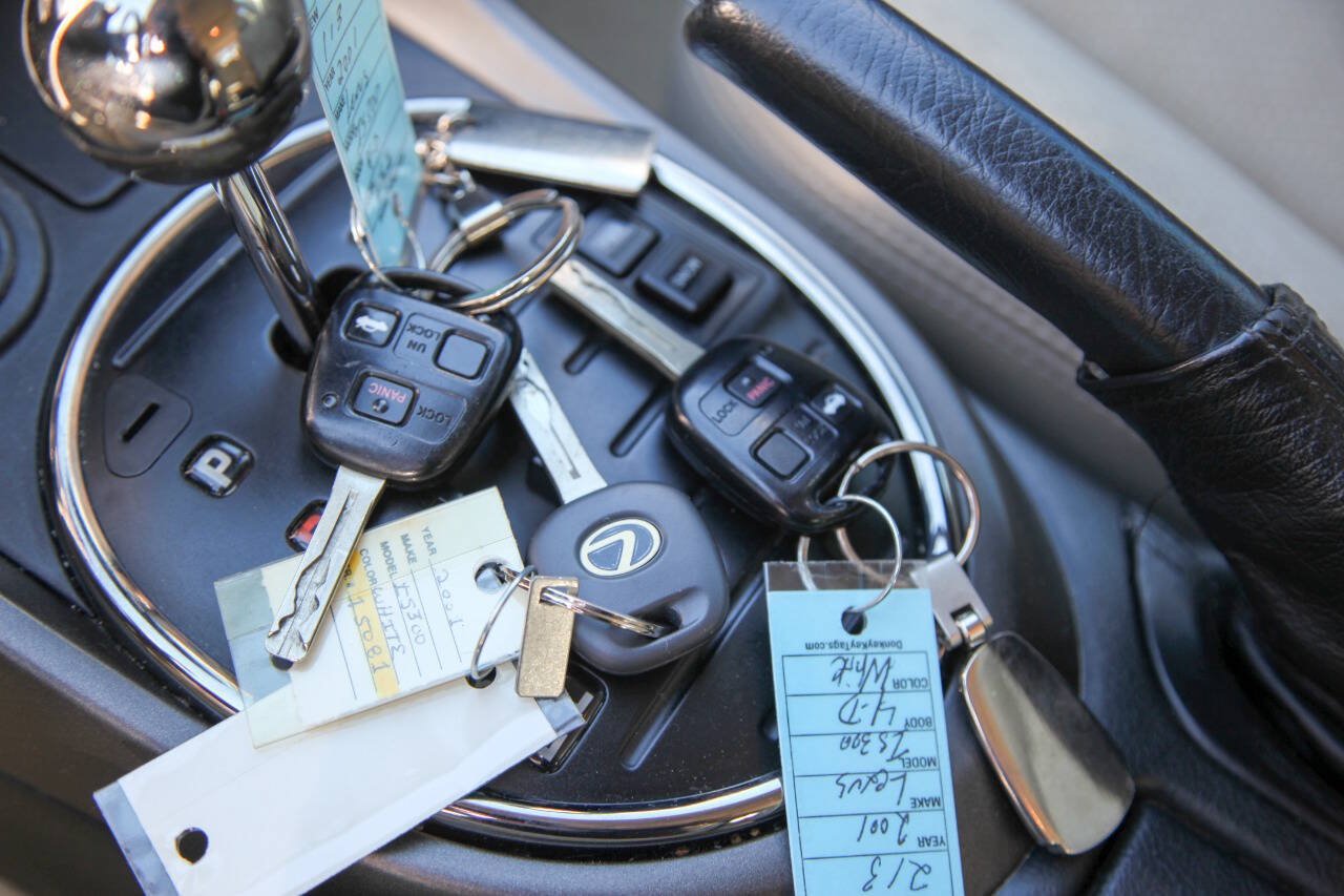 Used 2001 Lexus IS 300 w/ Leather Trim Pkg RWD image 80