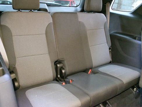 Used 2023 Chevrolet Traverse LT FWD image 15