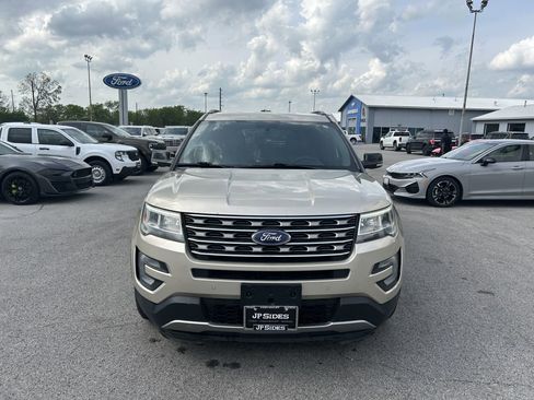 Used 2017 Ford Explorer XLT w/ Equipment Group 202A image 7