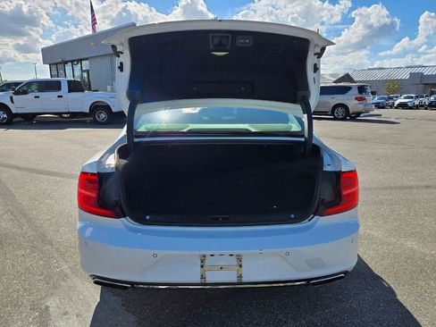 Used 2018 Volvo S90 T8 Inscription w/ Convenience Package image 17