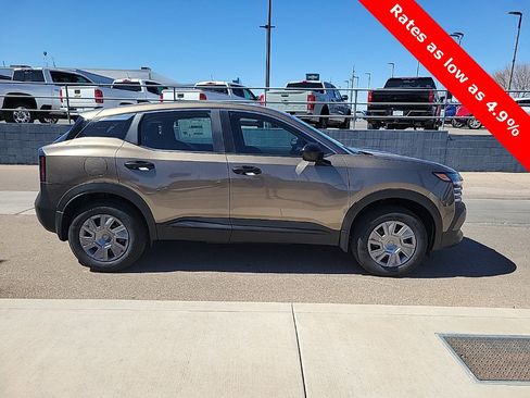 New 2025 Nissan Kicks S image 8