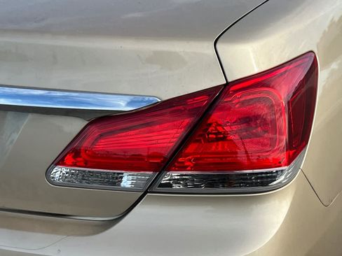 Used 2011 Toyota Avalon Limited FWD image 18