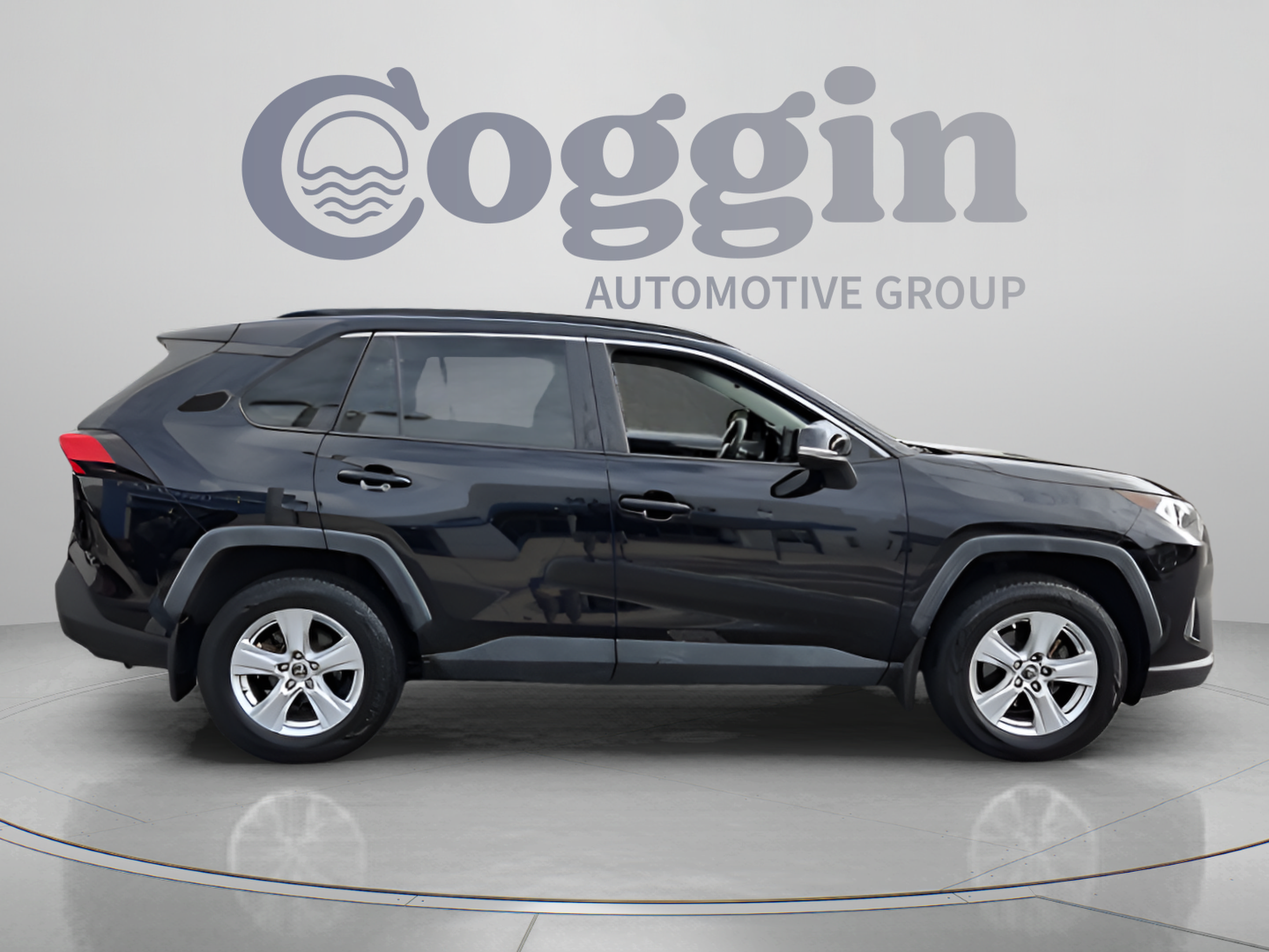 Used 2019 Toyota RAV4 XLE w/ Convenience Package FWD image 6