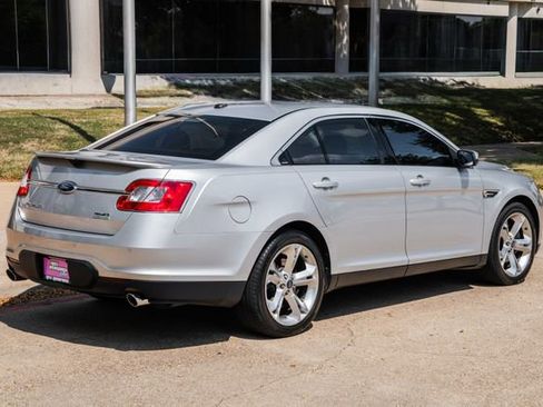 Used 2010 Ford Taurus SHO image 10