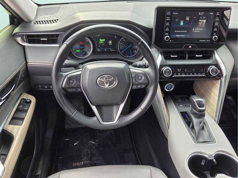 Used 2022 Toyota Venza XLE AWD/4WD image 12