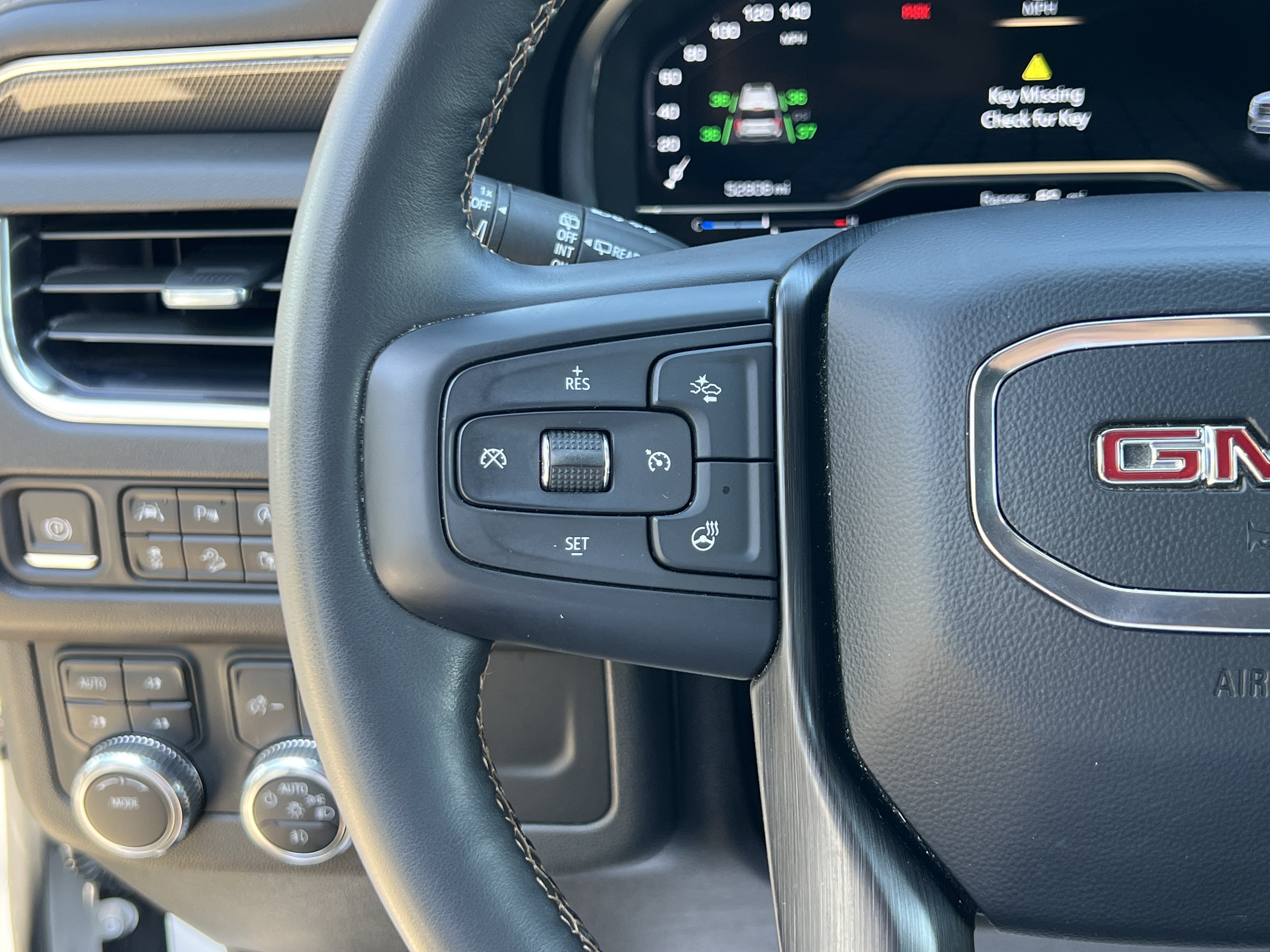 Used 2023 GMC Yukon XL AT4 w/ Technology Package AWD/4WD image 14