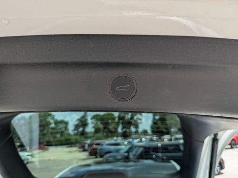 Used 2024 Tesla Model Y Long Range AWD/4WD image 14