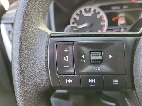 Used 2023 Nissan Rogue SV image 7