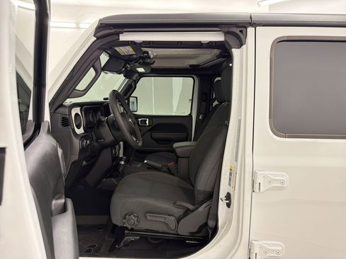 Used 2025 Jeep Wrangler Unlimited Sport AWD/4WD image 5