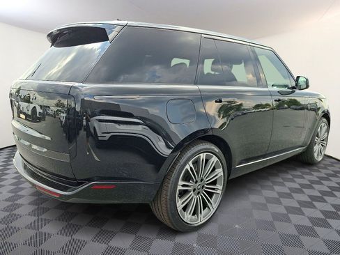 New 2025 Land Rover Range Rover SE image 4