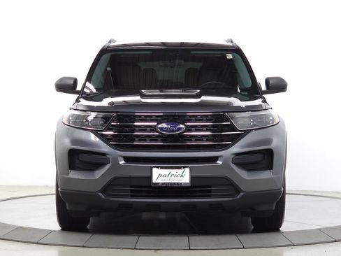 Used 2021 Ford Explorer XLT w/ Class III Trailer Tow Package AWD/4WD image 2