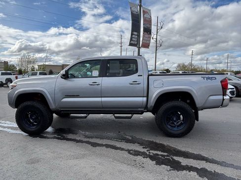 Used 2020 Toyota Tacoma SR5 AWD/4WD image 8