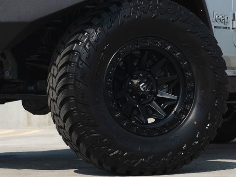 Used 2023 Jeep Gladiator Overland image 4