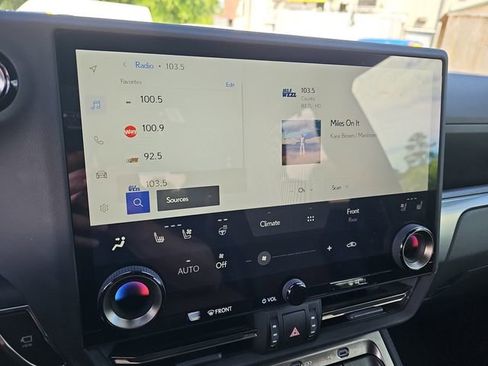 Used 2025 Lexus GX 550 w/ Accessory Package (2T) AWD/4WD image 24