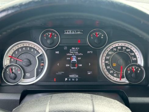 Used 2014 RAM 1500 Classic SLT w/ Luxury Group AWD/4WD image 19