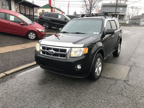 Used 2010 Ford Escape XLT image 1