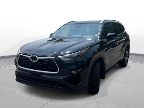 Used 2026 Toyota Highlander XLE AWD/4WD image 2