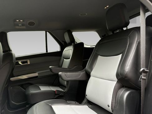 Used 2023 Ford Explorer XLT w/ Equipment Group 202A image 5