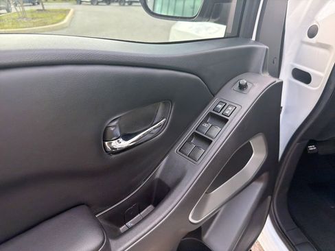 Certified 2025 Nissan Frontier SV w/ SV Convenience Package image 13