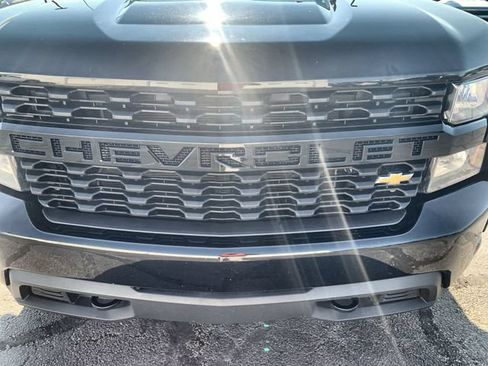 Used 2020 Chevrolet Silverado 1500 Custom w/ Custom Value Package AWD/4WD image 28