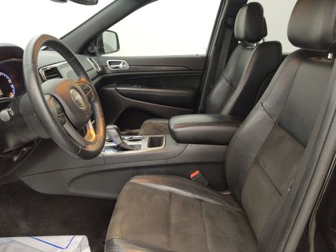Used 2019 Jeep Grand Cherokee Altitude image 17